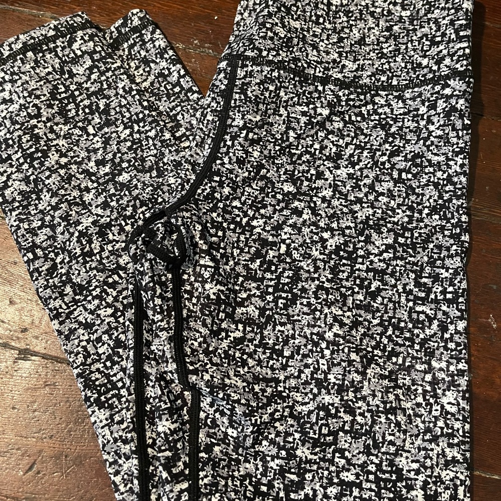 Black Mosaic Pocket Soft n Snug Mid-Rise 7/8